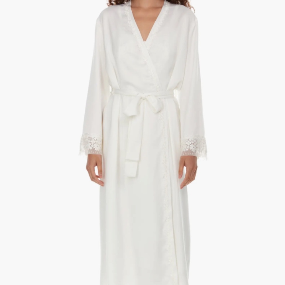 Flora Nikrooz Showstopper Long Robe in Ivory/White